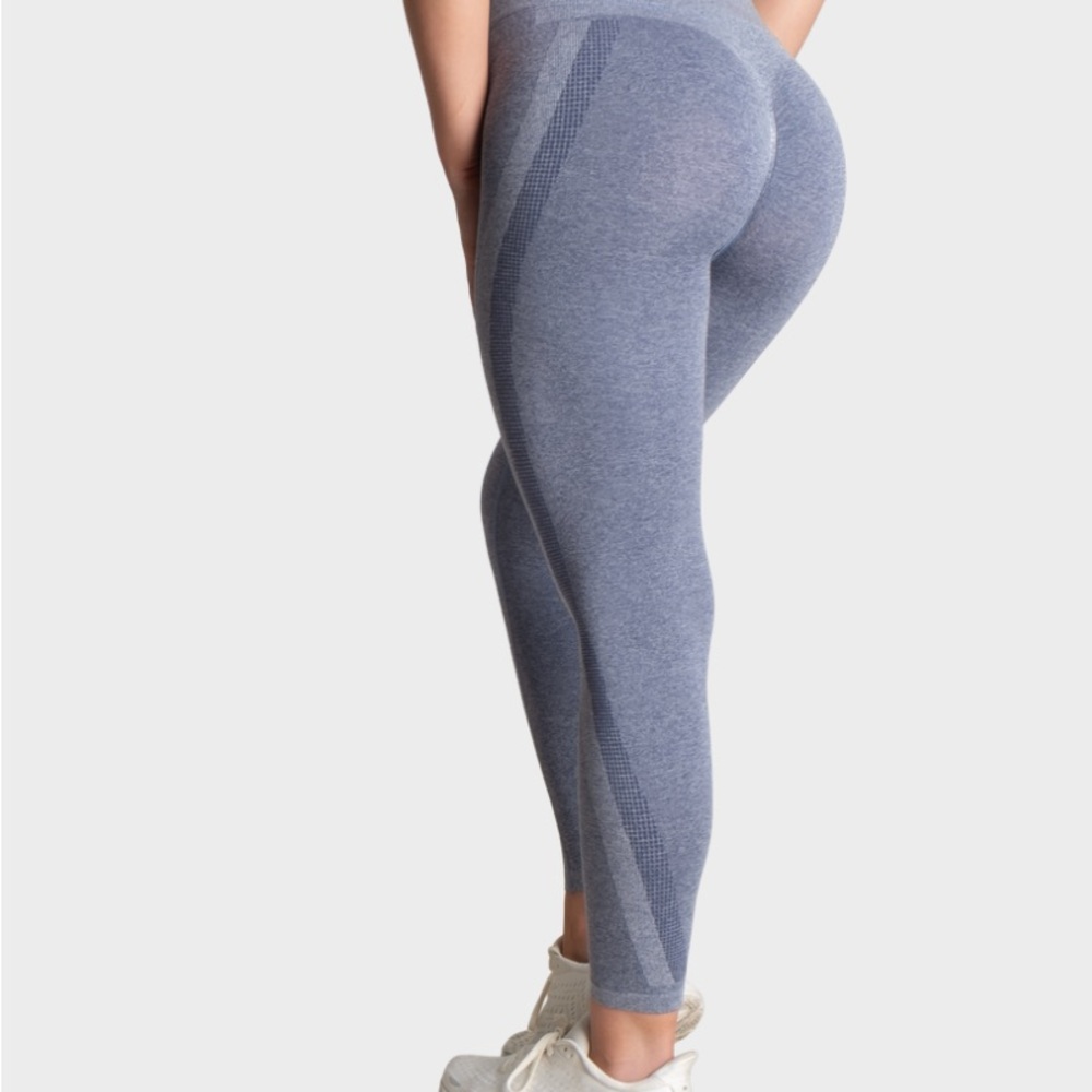 BETTER BODIES Scrunch Butt Blue Leggings